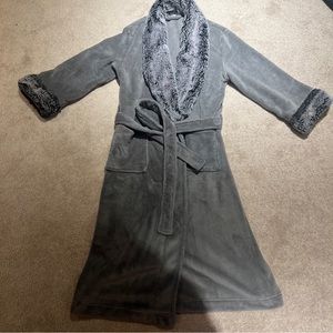 Hotel collection faux fur robe grey color size s
